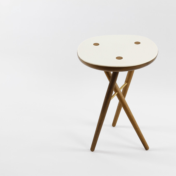 noble-and-wood-domino-stool