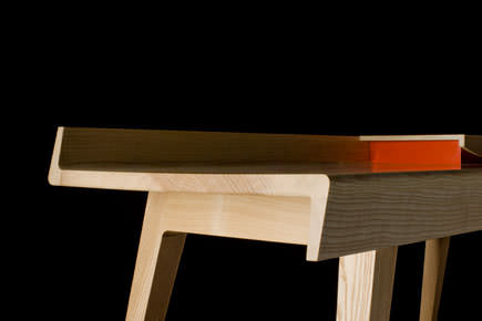 Wales and wales made by meta glissade desk 001